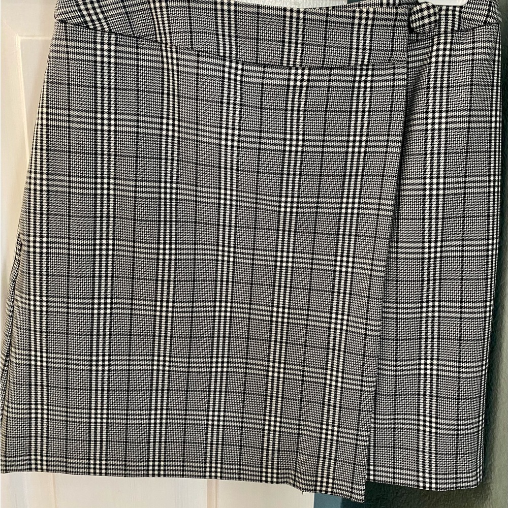 Classic Black and White Plaid Skirt